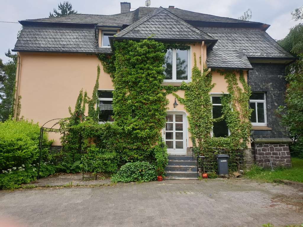 Immobilie in Berschweiler bei Baumholder - Einfamilienhaus mit 7 Zimmern und Garage in Berschweiler bei Baumholder - Bild 1