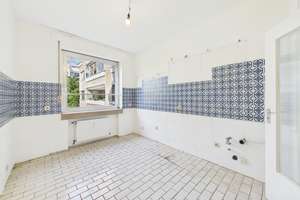 Optimale Grundrissstruktur im renovierungsbedürftigen 4-Zimmer-Wohntraum im beliebten D-Düsseltal – Die vollständige Adresse der Immobilie erhältst du vom Anbieter., 40237 Düsseltal, Düsseldorf – Vorschaubild 25