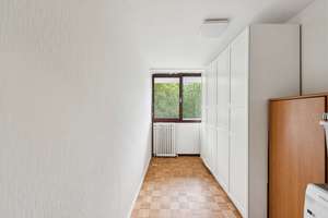 Wohnkomfort auf höchstem Niveau: Modernisierte 3-Zimmer-Wohnung mit 2 Balkonen, Aufzug & Tiefgarage – Die vollständige Adresse der Immobilie erhältst du vom Anbieter., 50858 Weiden, Köln – Vorschaubild 13