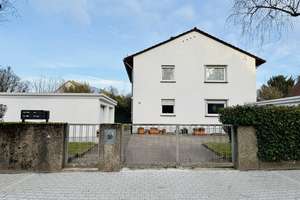 Mehrfamilienhaus mit tollem Entwicklungspotential *PROVISIONSFREI*