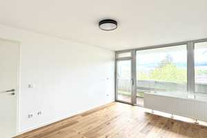 Komplettsanierung - alles neu! Helle 2,5-Zimmer-Wohnung mit großem Balkon! – München – Vorschaubild 8