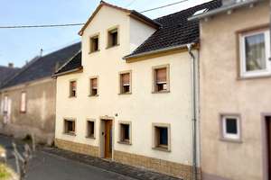 Großzügiges Anwesen mit zwei Häusern, zwei Straßenzugängen und Garage – Ideal für Familien – Hauptstraße 68, 55283 Nierstein – Vorschaubild 2