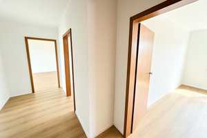*Neu Sanierte* 2-Zimmer-Wohnung mit Sonnenbalkon – Bochumer Straße 47, 45276 Essen – Vorschaubild 2