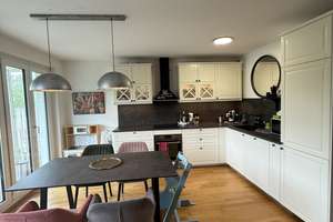 familiengeeignete, moderne 3-Zi.-Wohnung mit Wintergarten und Balkon * 84 m² * Baujahr 2020 – Welfenstr. 8, 81541 Obere Au, München – Vorschaubild 3