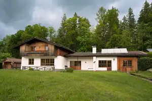 Einzigartiges Landhaus mit Einliegerwohnung, großem Garten und Bergblick – Miesbach (Kreis) – Vorschaubild 1