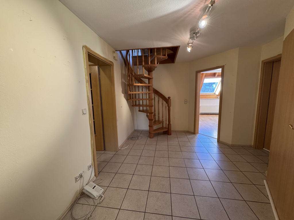 Immobilie in Sinzheim - Großzügiges, gemütliches Zweifamilienhaus mit 3 Garagen und großzügigem Gartengrundstück - Bild 11