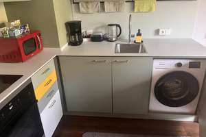 Moderne, voll möblierte 40m²-Wohnung (EG) mit Terrasse – Die vollständige Adresse der Immobilie erhältst du vom Anbieter., 12055 Neukölln (Ortsteil), Berlin – Vorschaubild 2