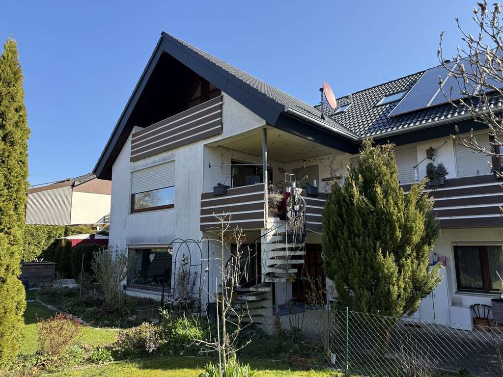 Immobilie in Vellberg - Schöne 3-Zimmer-Wohnung mit Balkon und Einzelgarage - Bild 2