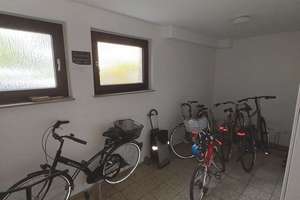 -- LINDENTHAL -- ruhige 2 Zim. Whg. mit großem Balkon -- bitte auch "Sonstiges" lesen -- – Franzstr. 71, 50935 Lindenthal (Ortsteil), Köln – Vorschaubild 9