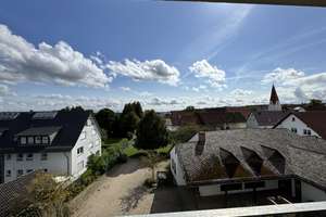 Erstbezug: Großzügige 3 Zimmer Dachgeschosswohnung mit EBK und TG-Stellplatz in Ulm-Lehr! – Straubstraße 10-2, 89081 Lehr, Ulm – Vorschaubild 1