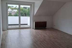 Seltenes Fundstück!  3-Zi-Whg., 85m² mit ausbaufähigem Dachgeschoss (45m²) und Sonnenbalkon