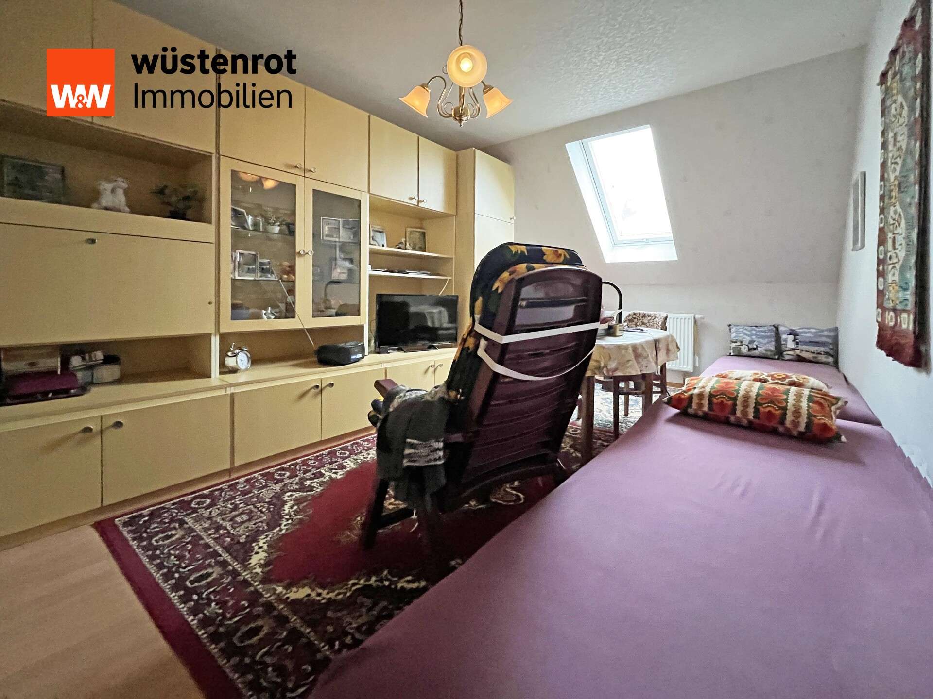 Immobilie in Wolgast - FAST NEUES REIHENHAUS MIT EINBAUKÜCHE + SOLARTHERMIE + VORBEREITUNG ZUM STIUDIOAUSBAU + CARPORT - Bild 6