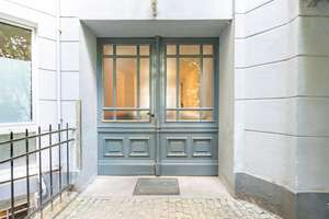 SOFORT BEZUGSFREI! Schöne 2 Zimmer Altbau-Wohnung nur wenige Gehminuten vom KADEWE entfernt. – Die vollständige Adresse der Immobilie erhältst du vom Anbieter., 10787 Schöneberg, Berlin – Vorschaubild 22