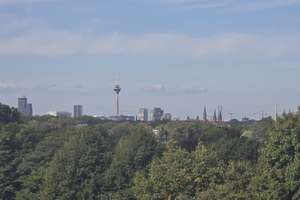 Modernes Penthouse (93 m²) mit 2 Balkonen, bodentiefen Fenstern & Tiefgarage – Die vollständige Adresse der Immobilie erhältst du vom Anbieter., 40625 Gerresheim, Düsseldorf – Vorschaubild 2