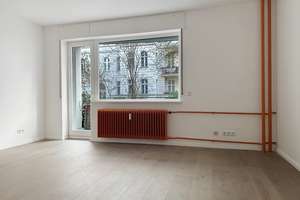 Bezugsfreie Wohnung mit Balkon
in ruhiger Lage nahe Winterfeldtplatz – Luitpoldstraße 7, 10781 Schöneberg, Berlin – Vorschaubild 2