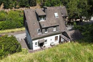 NEU: Zweifamilienhaus mit 6 Garagen in ruhiger Lage von Altena zu verkaufen!!! – Die vollständige Adresse der Immobilie erhältst du vom Anbieter., 58762 Altena – Vorschaubild 3