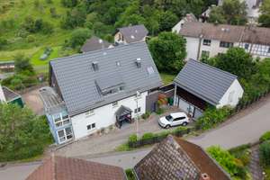 Großzügiges Wohnhaus mit renovierter Einliegerwohnung,  Doppelgarage und gepflegtem Garten! – Die vollständige Adresse der Immobilie erhältst du vom Anbieter., 56581 Ehlscheid – Vorschaubild 3