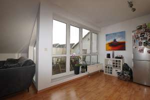 Helle Dachgeschosswohnung mit Sonnenloggia und TG-Stellplatz in Wiesbaden-Erbenheim – Die vollständige Adresse der Immobilie erhältst du vom Anbieter., 65205 Erbenheim, Wiesbaden – Vorschaubild 5