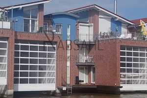 Einmaliges Reihenhaus mit Bootsgarage, Penthouse und Gästeappartment in der Weener Marina – Leer (Kreis) – Vorschaubild 1