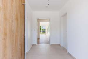 Schlüsselfertig ausgebautes Reihenendhaus mit Terrasse, Garten, 2 Stellplätzen, KFW 40 Effizienzhaus – Die vollständige Adresse der Immobilie erhältst du vom Anbieter., 84097 Herrngiersdorf – Vorschaubild 14