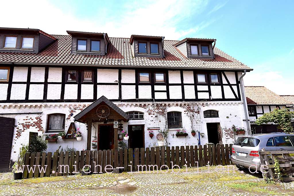 Immobilie in Liebenburg - Große DHH mit 5-Zimmer und  ca.216m² Wohnfläche und ca.104m² Nutzfläche. - Bild 0