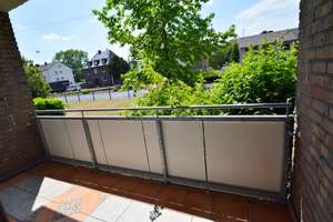 Helle 4- Zimmer-Familien-Wohnung mit  Balkon  und Stellplatz und viel Grün #Nähe Krefeld-Hüls#