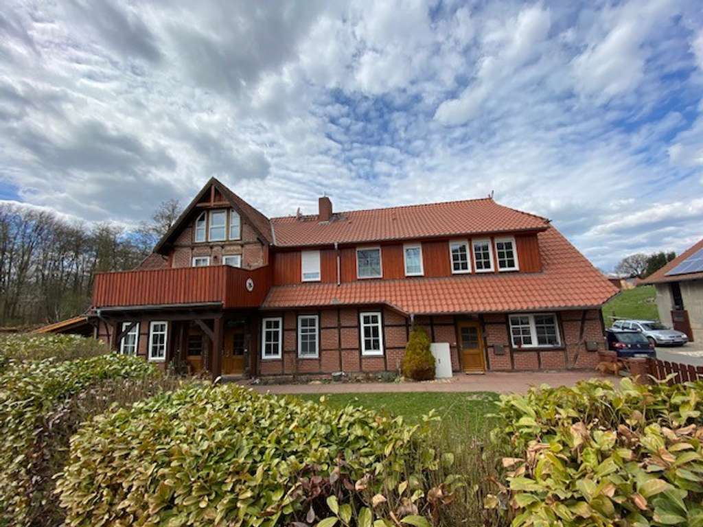 Immobilie in Bergen - Voll vermietetes Fachwerkhaus mit 3 Wohnungen, 2012 und 2016 modernisiert,  Bergen-OT Dohnsen - Bild 3