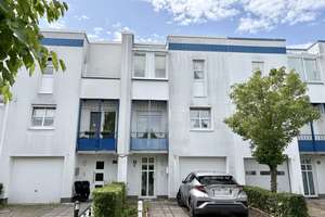 "Gute Raumaufteilung"
Reihenhaus mit Garage in Wiesbaden-Klarenthal – Die vollständige Adresse der Immobilie erhältst du vom Anbieter., 65197 Klarenthal, Wiesbaden – Vorschaubild 1