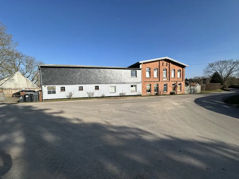 Gr. Wohnhaus mit Pferdestall (6 Boxen), / Paddock Grdst. 2215 m²+ 1,59 ha Pachtwiese in Wölschendorf, Nordwestmecklenburg Kreis – Bild 3