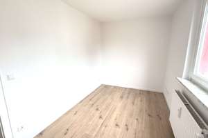 Charmante 3-Zimmer-Wohnung inklusive Mietergarten und EBK – Sudetenweg 25, 38448 Vorsfelde, Wolfsburg – Vorschaubild 3