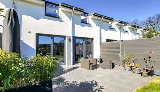Bild von Mellendorf: fast neuwertiges RMH (WEG) mit Terrasse und Garten, Carport und Wärmepumpe