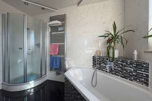Katip | Wohnen mit Weitblick: Exklusive renovierte Penthouse-Maisonette im Augsburger Univiertel – Die vollständige Adresse der Immobilie erhältst du vom Anbieter., 86159 Universitätsviertel, Augsburg – Vorschaubild 18