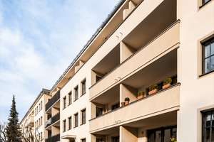 Traumlage Alt-Bogenhausen: Vermietete 3-ZKB mit Balkon, Lift und zwei Duplex Stellplätzen – Die vollständige Adresse der Immobilie erhältst du vom Anbieter., 81679 Altbogenhausen, München – Vorschaubild 2