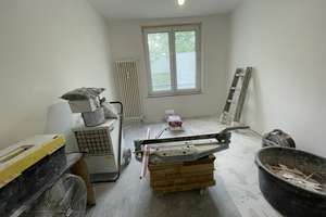 Idyllisch Lage mit viel Grün: Diese frisch renovierte 3-Zimmer-Wohnung wartet auf Sie! – Josephine-Lang-Weg 8, 81245 Obermenzing, München – Vorschaubild 3