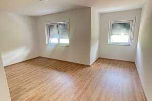 ! Modernes Reihenhaus mit viel Platz ** Effiziente Bauweise ** mit Garage * Provisionsfrei – Die vollständige Adresse der Immobilie erhältst du vom Anbieter., 92708 Mantel – Vorschaubild 4