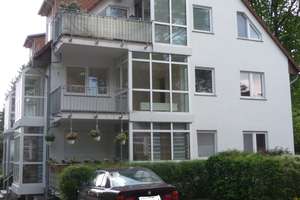 Helle 2 Zimmer  Wohnung mit Erker in einem  6 Familienhaus