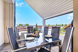 HOCHGEFÜHL - 3,5-Zi.-Dachgeschosswohnung mit großer Loggia, Ausblick und Stellplatz in Holzgerlingen – Die vollständige Adresse der Immobilie erhältst du vom Anbieter., 71088 Holzgerlingen – Vorschaubild 2