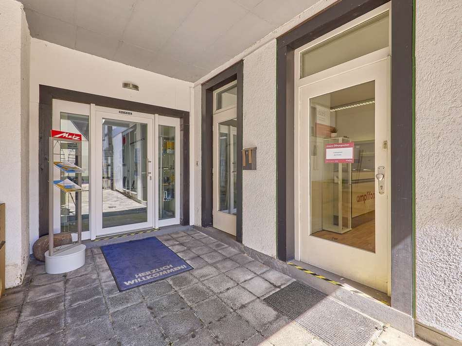 13 Seitlicher Eingangsbereich 