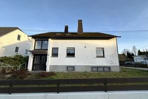 Großzügiges Einfamilienhaus mit großem Potenzial in ansprechender Lage – Die vollständige Adresse der Immobilie erhältst du vom Anbieter., 56235 Ransbach-Baumbach – Vorschaubild 2