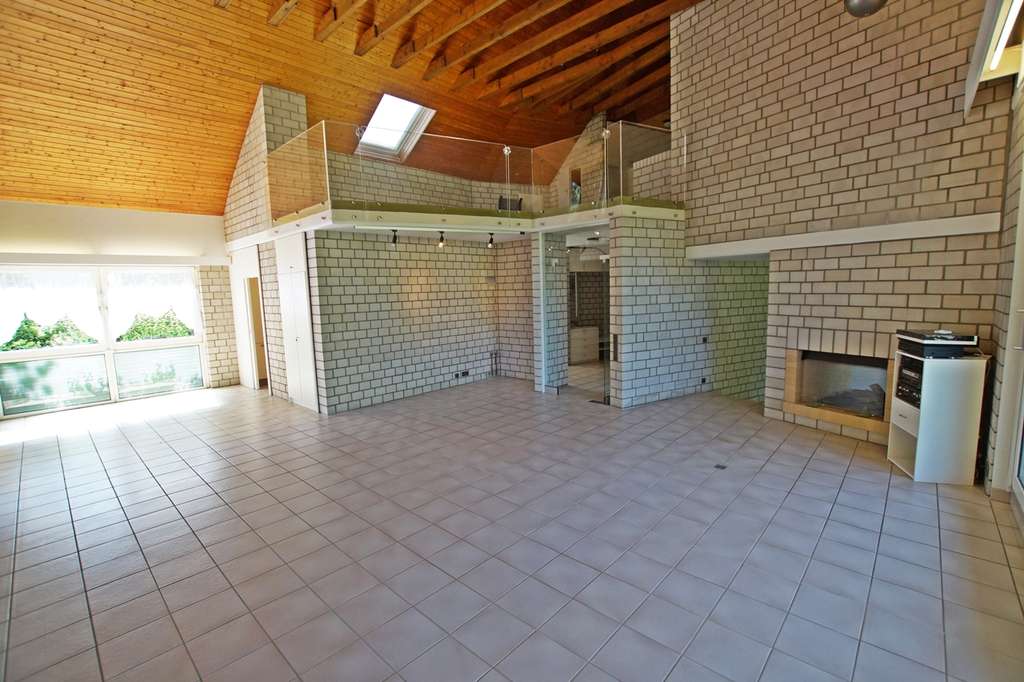 Immobilie in Velbert - Außergewöhnliches Mehrgenerationenhaus mit Charakter - Bild 1