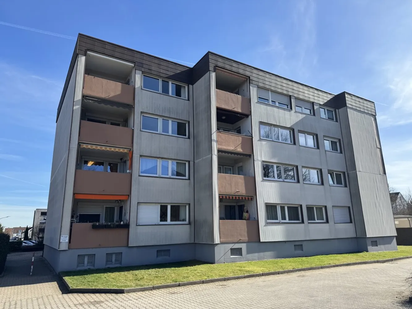 Wer küsst diese großzügige 3,5 Zi.Wohnung mit Garage wieder wach?, Esslingen Kreis – Bild 1