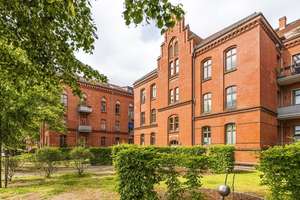 Stilvolle Altbauwohnung auf 108 m² Wohnfläche mit zwei Balkonen für Eigennutzer oder Anleger