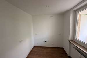 Sonniger Balkon im Grünen: Apartment im Malvenweg in München  – Malvenweg 7, 80995 Lerchenau-Ost, München – Vorschaubild 3