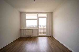 Sanierte 3 Raumwohnung mit Balkon mit guter Anbindung (WBS) – Amalie-Dietrich-Platz 8, 1169 Gorbitz-Süd, Dresden – Vorschaubild 3
