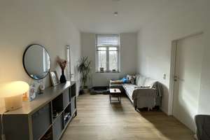 Neuwertig! Stilvolle 2-Zimmer-Wohnung mit EBK und Sonnenterrasse in zentraler Lage von Aachen! – Steinkaulstraße 51, 52070 Adalbertsteinweg, Aachen – Vorschaubild 1