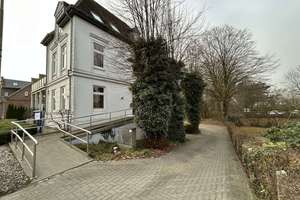 Arbeiten mit Stil: Saniertes Bürohaus im Herzen von Meldorf – Die vollständige Adresse der Immobilie erhältst du vom Anbieter., 25704 Meldorf – Vorschaubild 2