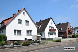 2-Familienhaus mit 2 kleinen 3-Zimmer-Wohnungen