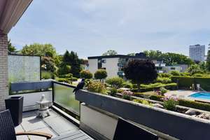 Happy Holiday - den Pool im Blick, die Sonne auf dem Balkon, das Leben genießen! – Achterdeck 18, 23570 Travemünde, Lübeck – Vorschaubild 2