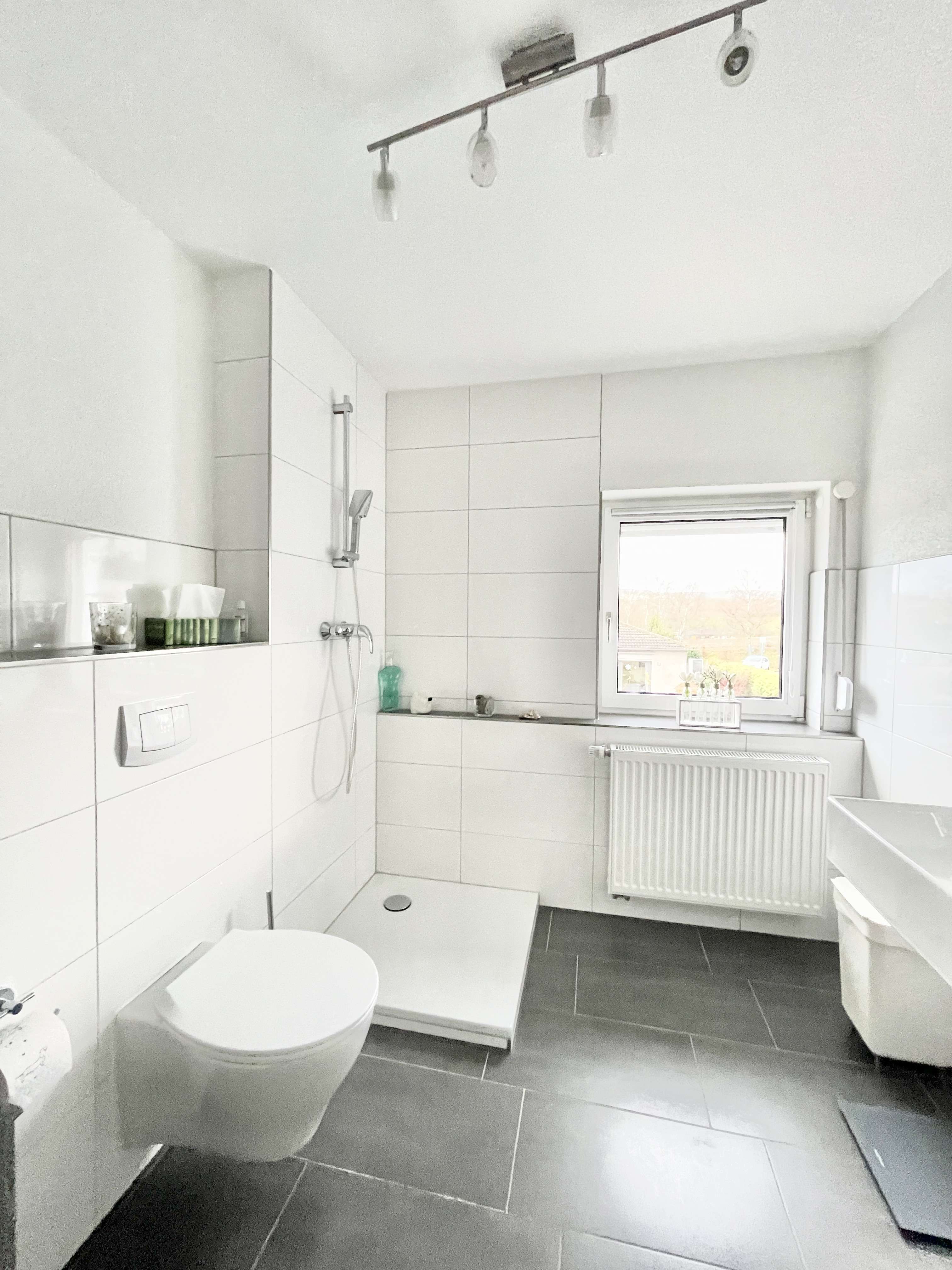 Immobilie in Hohenstein - EINZIEHEN UND WOHLFÜHLEN! TOP RENOVIERTES EINFAMILIENHAUS IN 1A WOHNLAGE IN HOHENSTEIN BREITHARDT - Bild 9