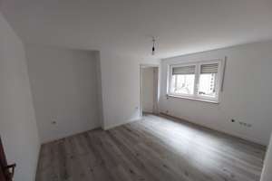 Rohdiamant in Bestlage - Charmante Doppelhaushälfte mit Landleben-Flair mitten in der Stadt! – Die vollständige Adresse der Immobilie erhältst du vom Anbieter., 93057 Konradsiedlung-Wutzlhofen, Regensburg – Vorschaubild 4